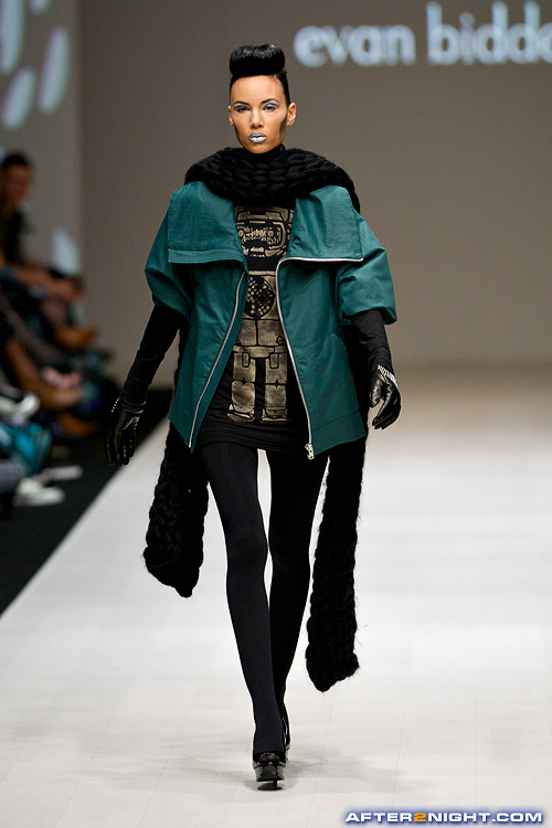 Next image from LG Toronto Fashion Week, Fall/Winter 2009-2010: Evan Biddell Fashion Show